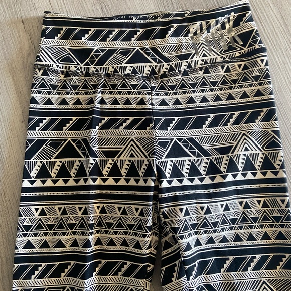 Victoria Secret PINK Aztec Black & White Leggings Size S Women’s - Picture 3 of 6